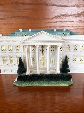 Department 56 The White House in original box